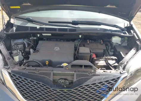 2012 Toyota Sienna Se 8 Passenger z USA, uszkodzony, nr VIN 5TDXK3DC8CS223712